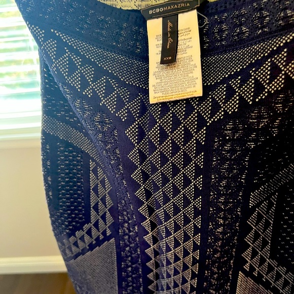 BCBG slim for short skirt - Picture 2 of 2